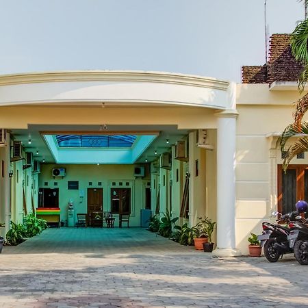 Oyo 3831 Pelangi Residence Syariah Solo المظهر الخارجي الصورة