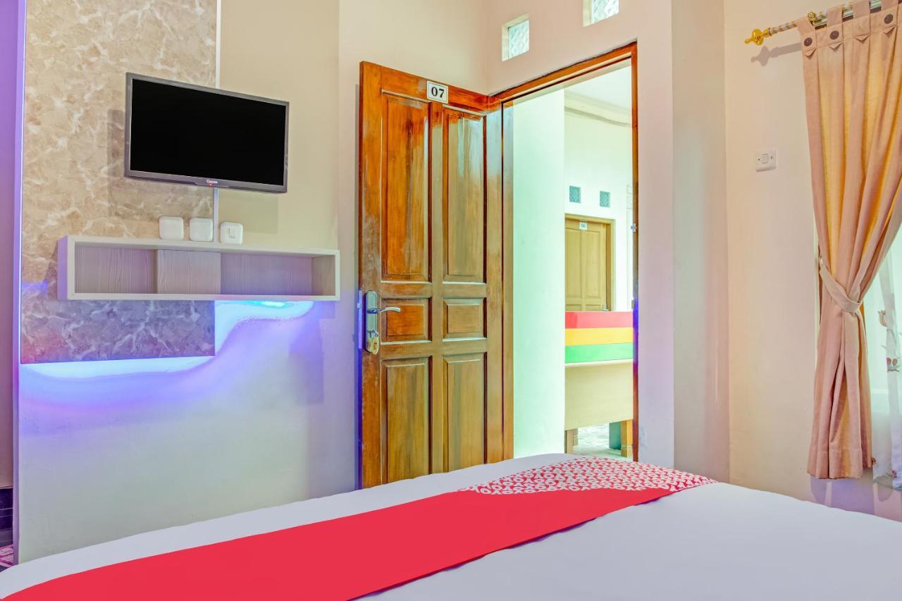 Oyo 3831 Pelangi Residence Syariah Solo المظهر الخارجي الصورة