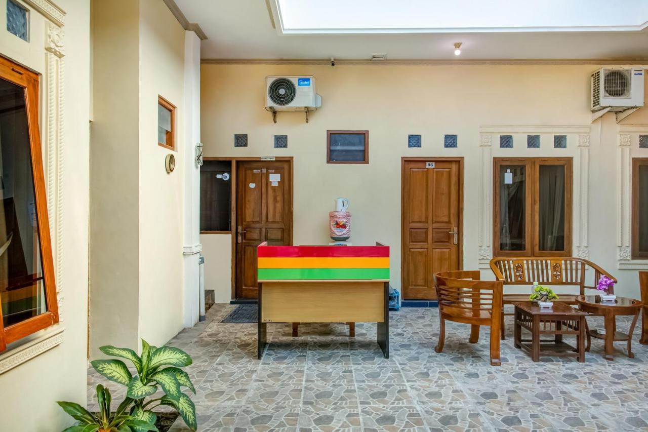 Oyo 3831 Pelangi Residence Syariah Solo المظهر الخارجي الصورة