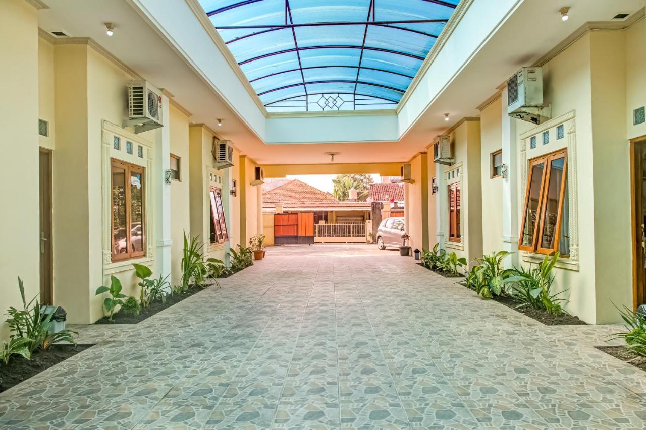 Oyo 3831 Pelangi Residence Syariah Solo المظهر الخارجي الصورة